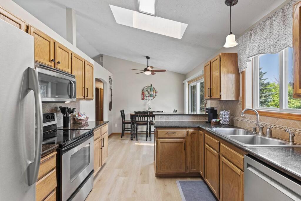 Villa Hot Tub! Sleeps 8-11Upscale Area Spokane Esterno foto