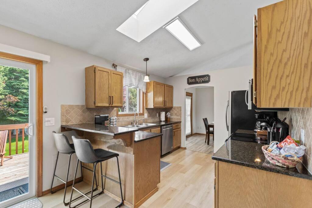 Villa Hot Tub! Sleeps 8-11Upscale Area Spokane Esterno foto