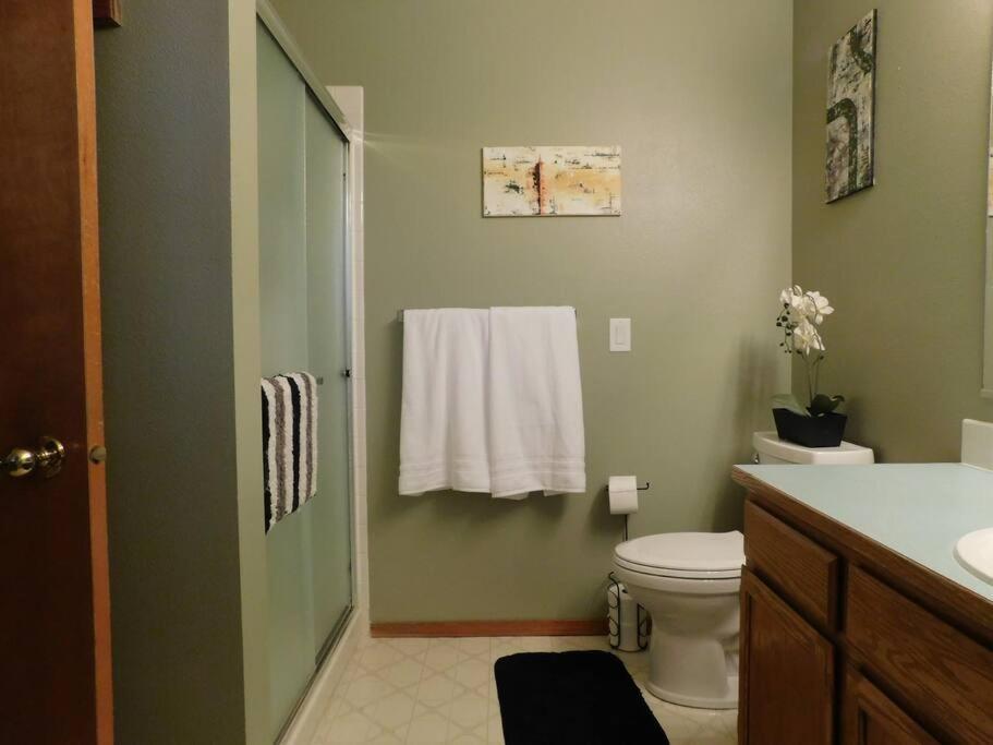 Villa Hot Tub! Sleeps 8-11Upscale Area Spokane Esterno foto